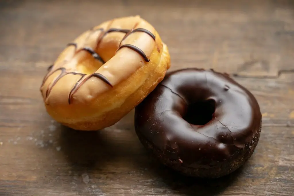 what happens if a dog eats chocolate donuts